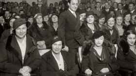 Enrique Jardiel Poncela, en una conferencia para mujeres en el Liceo Francés de Madrid el 1 de diciembre de 1933.