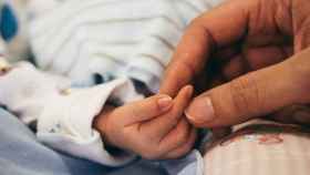 Junts pide ampliar el plazo para decidir el orden de los apellidos de los bebés / EUROPA PRESS