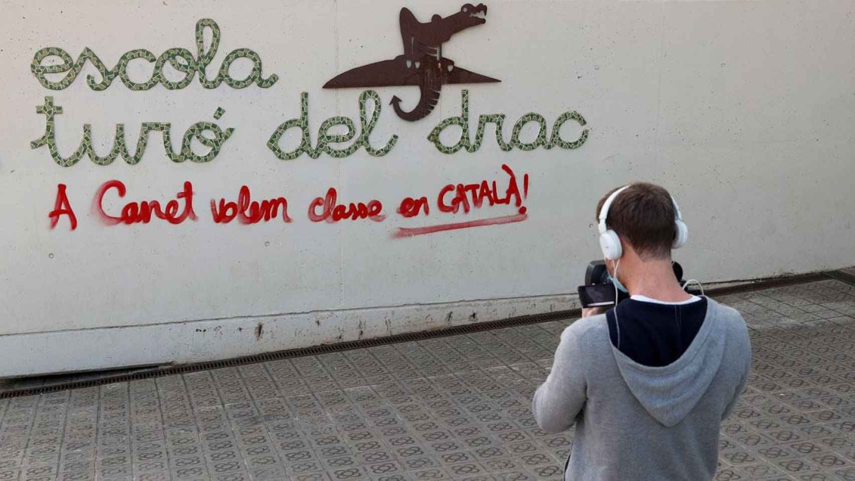 Un grafiti nacionalista en la escuela Turó del Drac de Canet de Mar (Barcelona) / EP