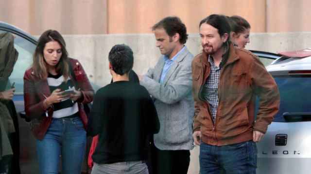 Pablo Iglesias, con Jaume Asens, a la salida de la reunión con Junqueras en Lledoners / EFE