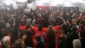 Manifestantes protestan en la estación de La Sagrera contra la subida de las tarifas del metro de Barcelona