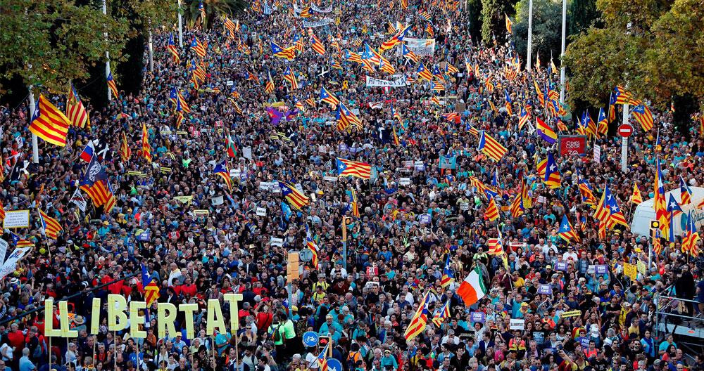 Unas 350.000 personas según la Guardia Civil se unen a la manifestación independentista contra la condena del Supremo / EFE