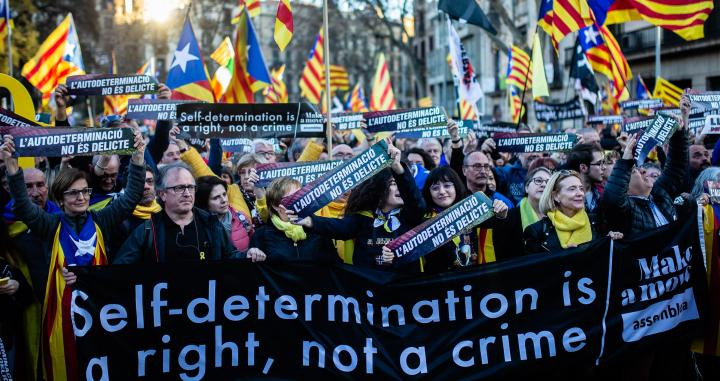 Manifestación en contra del juicio del procés a once políticos independentistas catalanes