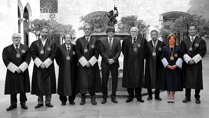 Miembros del Consejo de Garantías Estatutarias junto a Carles Puigdemont / CG