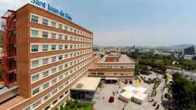 Hospital Sant Joan de Déu de Esplugues de Llobregat (Barcelona) lugar donde está ingresado el bebé/ EUROPA PRESS
