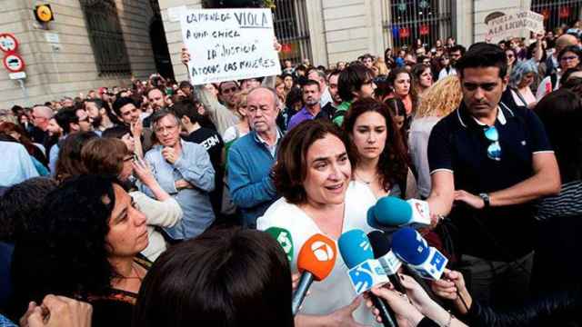 La alcaldesa de Barcelona, Ada Colau, durante la manifestación contra la sentencia de 'La Manada' / EFE
