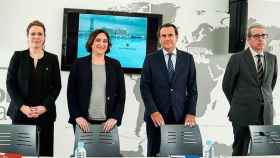 Ada Colau, alcaldesa de Barcelona, junto a Sixte Cambra, presidente del Puerto de la capital catalana / AJUNTAMENT