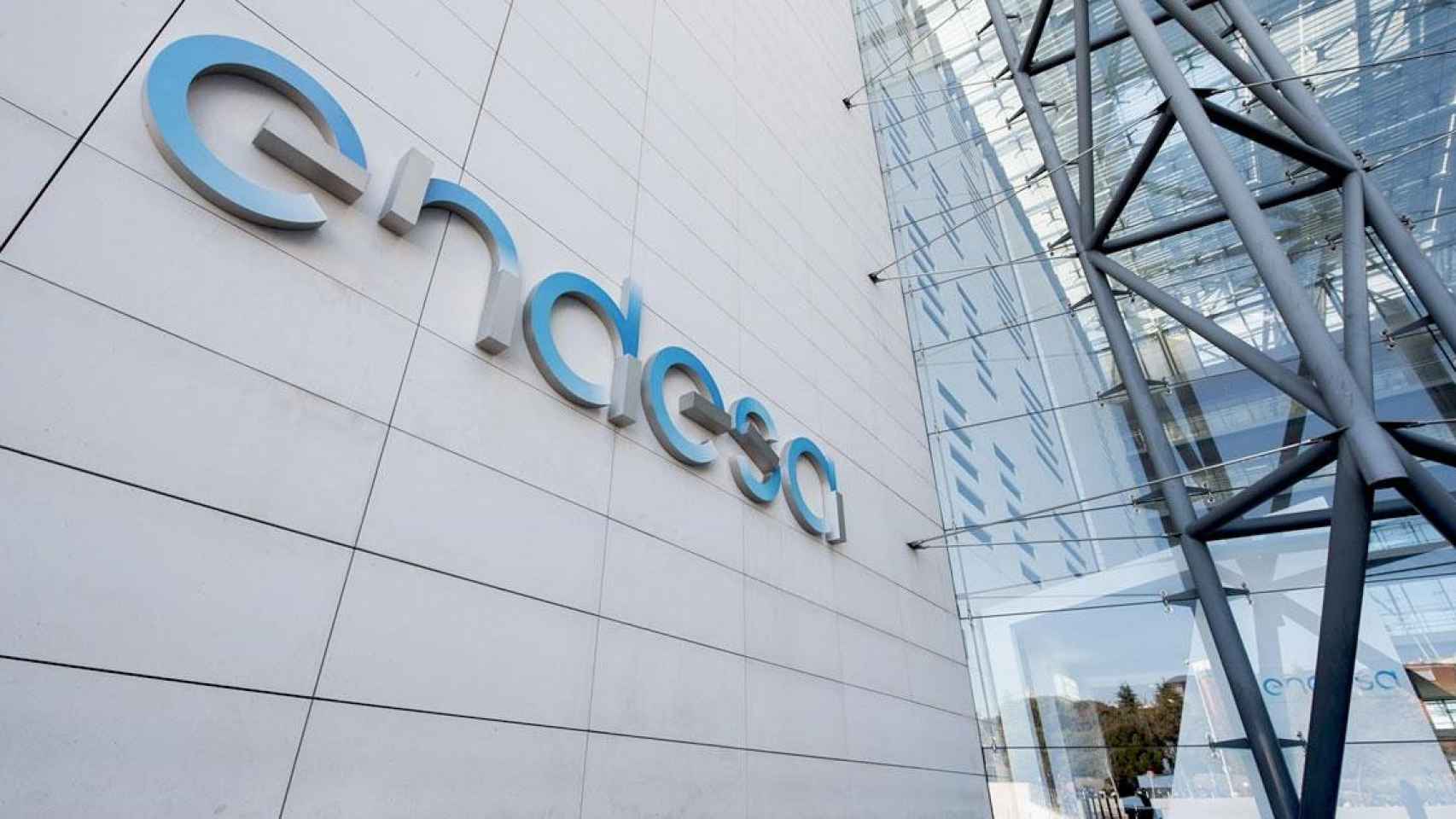 La sede de Endesa, la energética que ha desbloqueado su convenio colectivo tras 26 meses / EFE