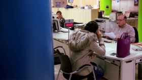 Una mujer en paro en una oficina del Servei d'Ocupació de Catalunya (SOC) / CG