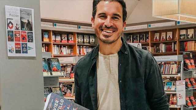 Javier Castillo celebra el éxito de su último libro 'La chica de la nieve' / INSTAGRAM