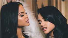 Las cantantes Becky G y Natti Natasha en el videoclip 'Sin pijama' / EFE