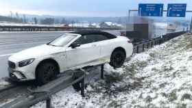 El coche de Boateng, fuera de la carretera tras sufrir un accidente | REDES
