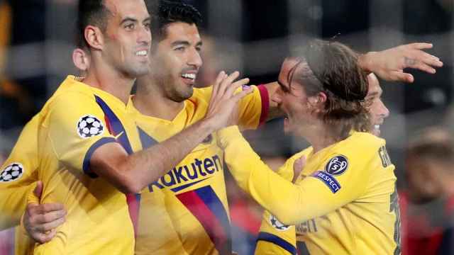 Los jugadores del Barça celebran el segundo gol contra el Slavia / EFE