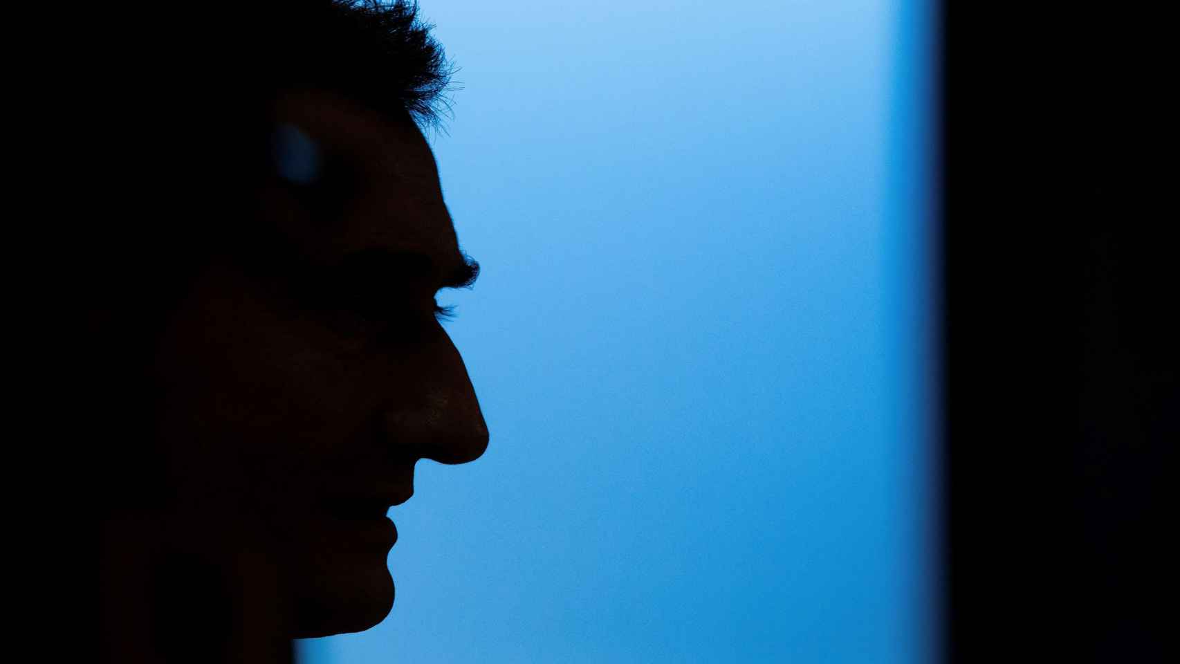 La sombre de Ernesto Valverde en la sala de prensa y el cuchillo en la garganta / EFE