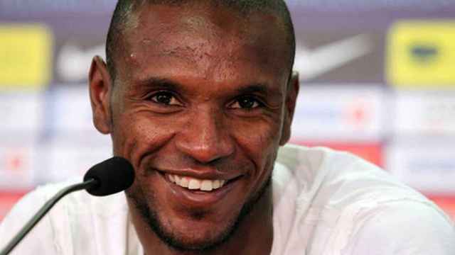 La sonrisa de Eric Abidal mientras jugaba en el Barça / Archivo