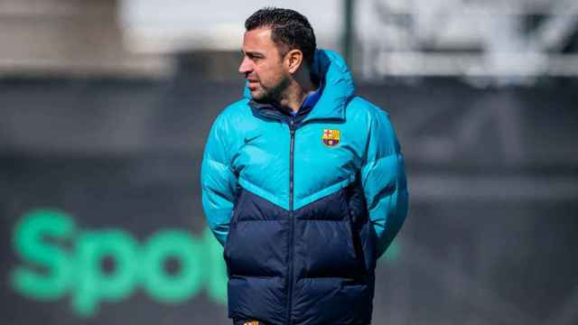 Xavi, concentrado, durante uno de los entrenamientos del Barça / FCB