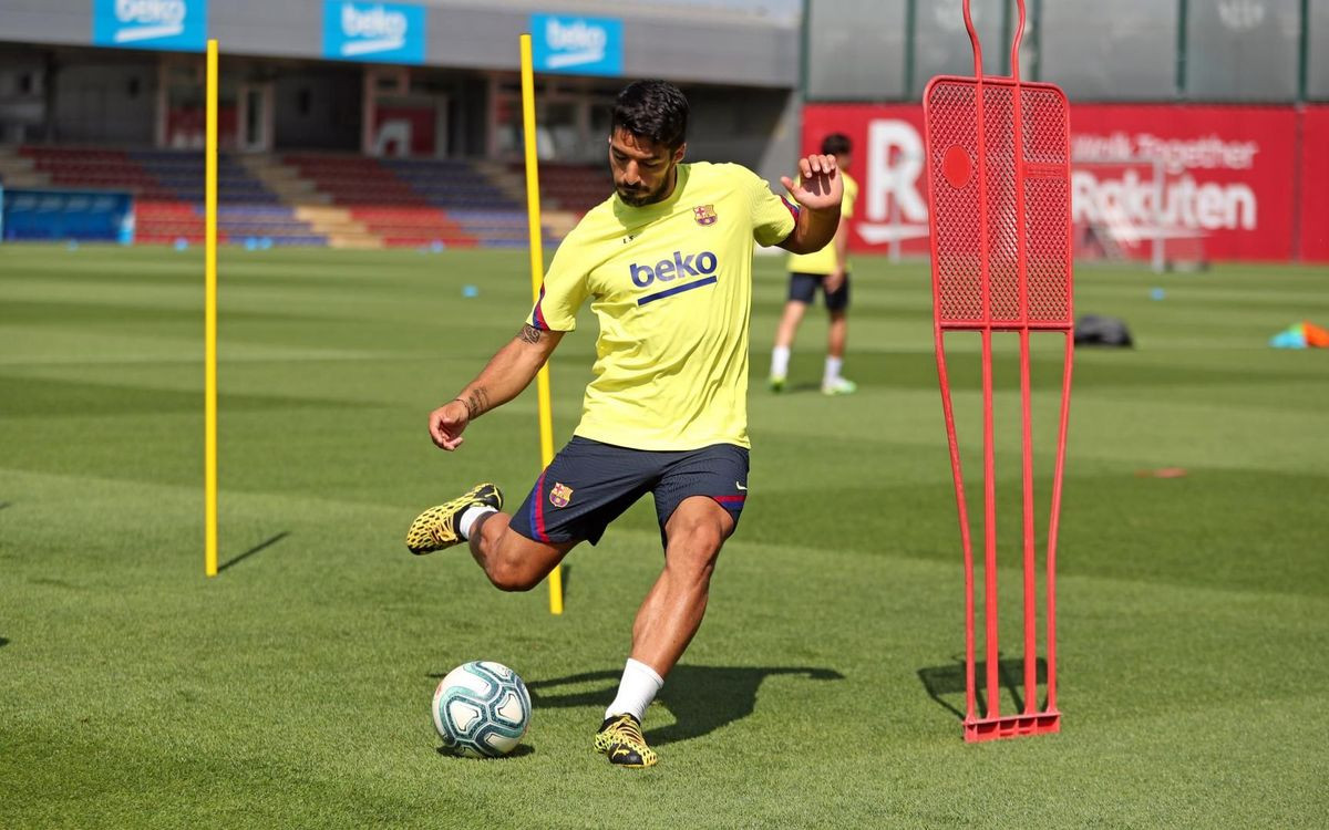 Suárez en un entrenamiento del Barça / FCB