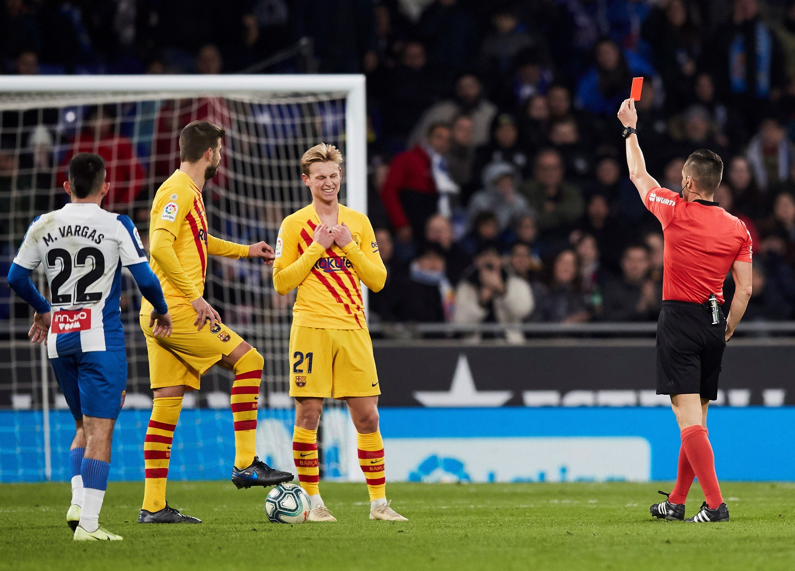De Jong recibiendo la tarjeta roja contra el Espanyol / EFE