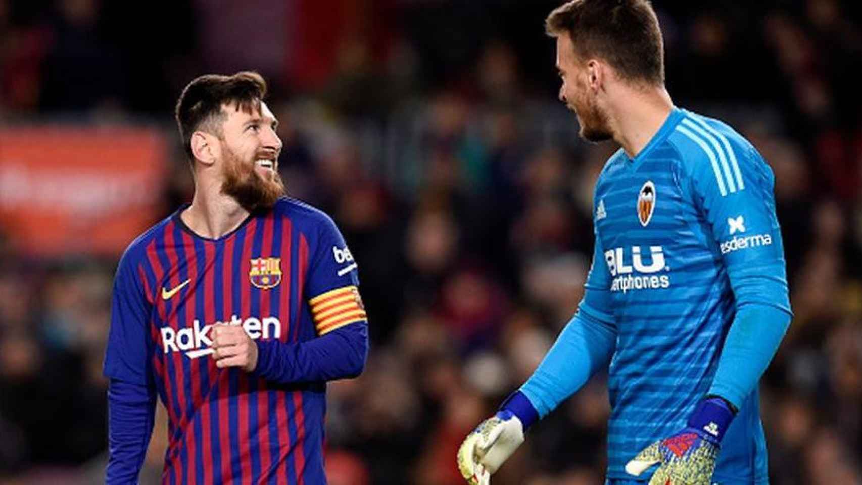 Messi y Neto Murara en un Barça - Valencia / EFE
