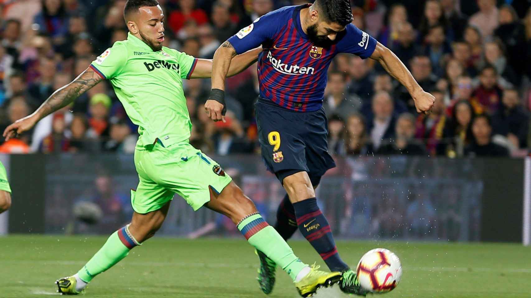 Luis Suárez en un partido con el FC Barcelona / EFE