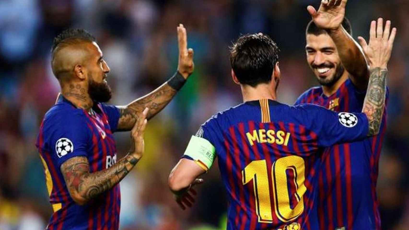 Vidal celebrando un gol con Messi y Suárez / EFE