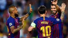 Vidal celebrando un gol con Messi y Suárez / EFE