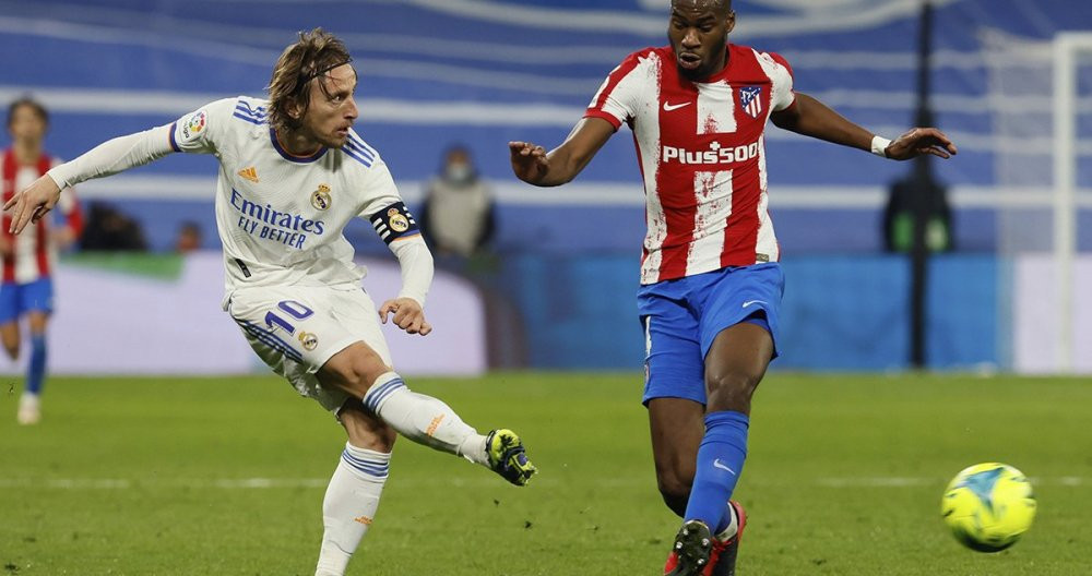 Luka Modric, durante el derbi contra el Atlético de Madrid / EFE