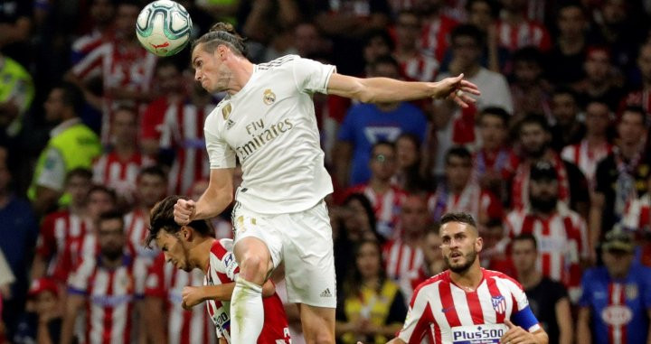 Gareth Bale, rematando un balón aéreo / EFE