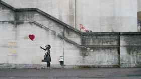 'Banksy Girl and Heart Balloon', pintura hecha en el South Bank de Londres / DOMINIC ROBINSON