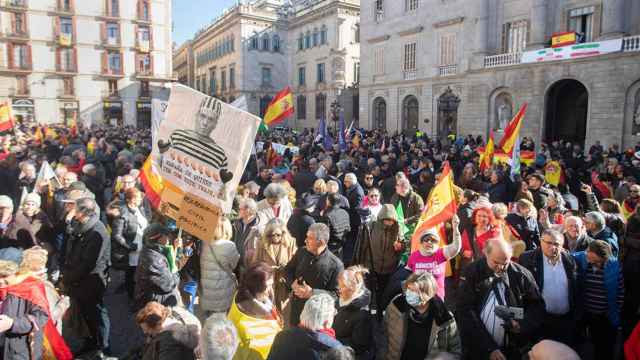Concentración en la plaza Sant Jaume convocada por Cataluña Suma / EFE