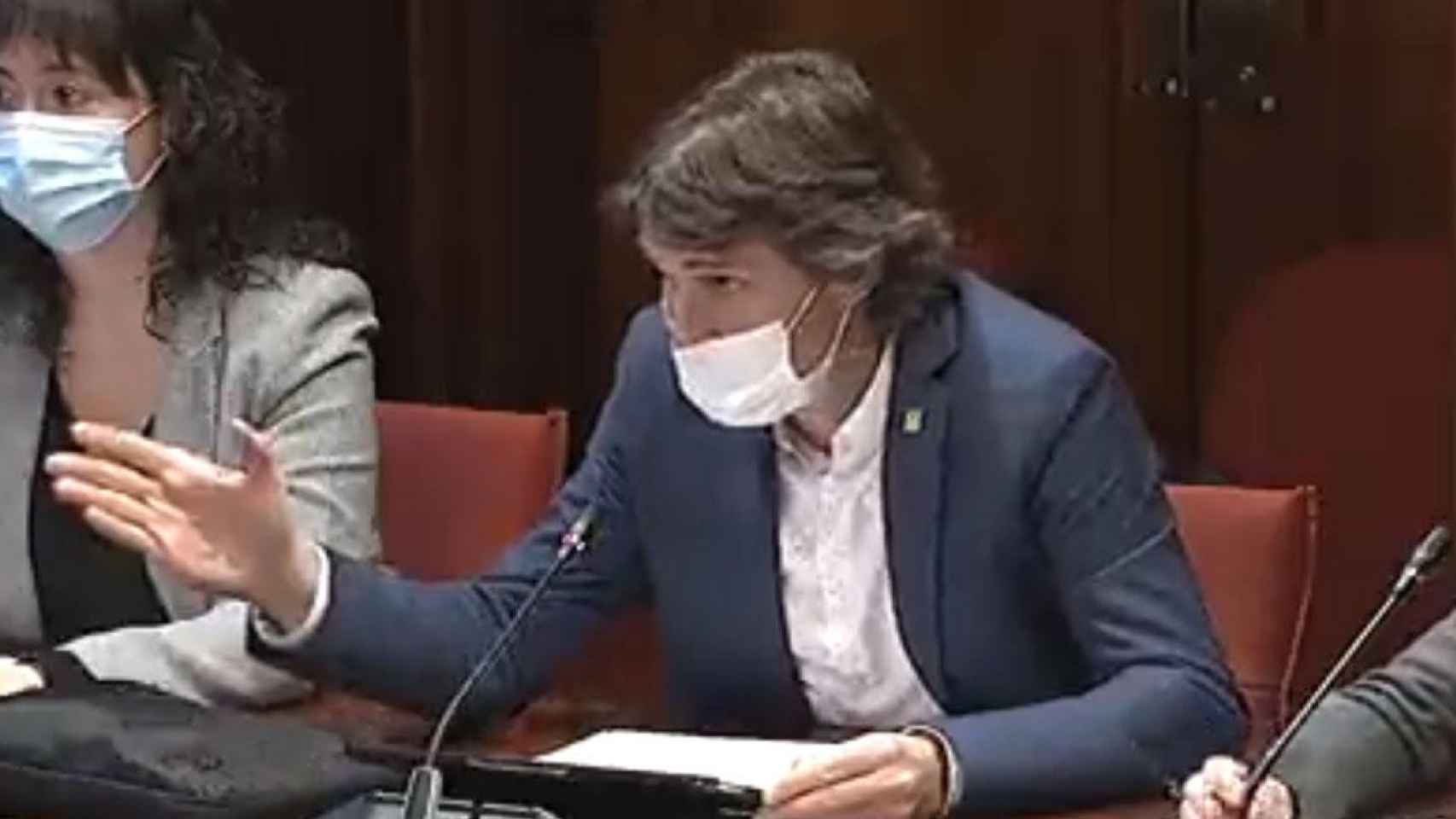 El diputado de JxCat Salvador Vergés, alardeando de su desprecio al castellano en el Parlament