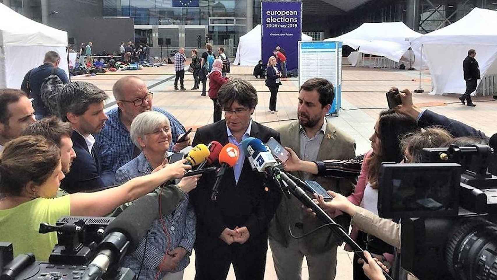 Clara Ponsatí, Carles Puigdemont y Toni Comín (JxCat) ante el Parlamento Europeo el día de las elecciones europeas 2019 / EP