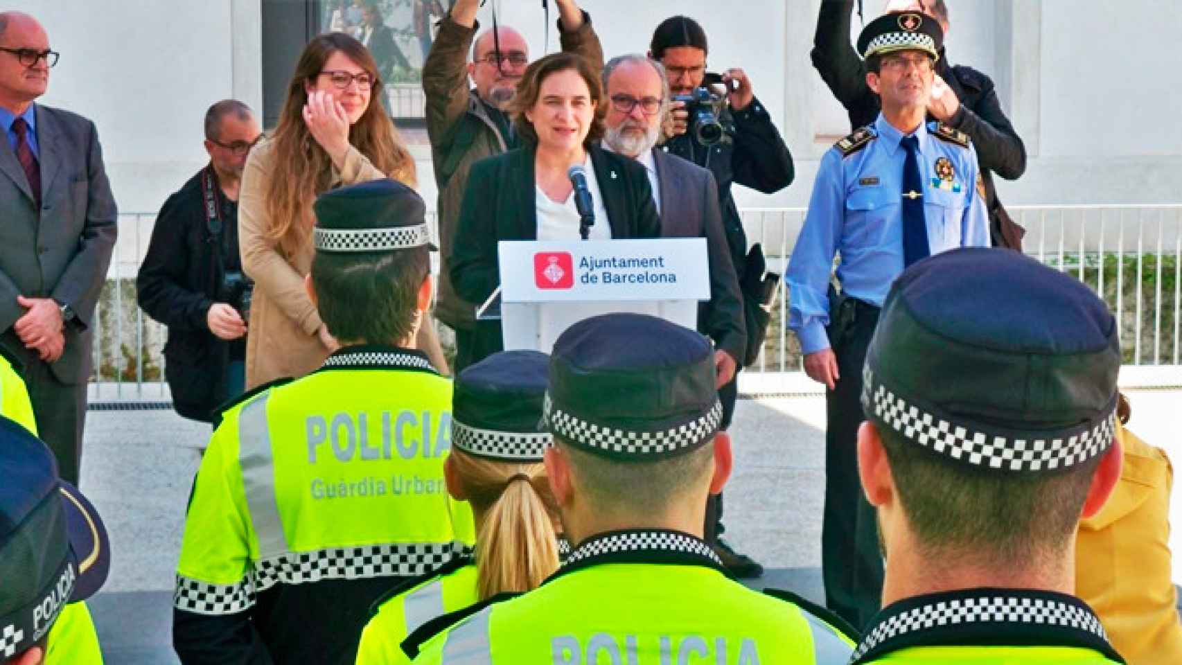 Ada Colau, alcaldesa de Barcelona, en un acto oficial con la Guardia Urbana / EP