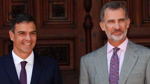 El presidente del Gobierno, Pedro Sánchez, y el jefe del Estado, Felipe VI, en el Palacio de Miravent / CASA REAL