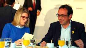 El exconseller Josep Rull, número 6 de Junts per Catalunya por Barcelona, junto a la directora de campaña de la candidatura, Elsa Artadi / EFE