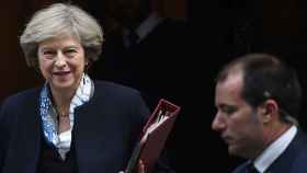 La primera ministra británica, Theresa May, a la salida de su residencia en Downing Street el 12 de octubre / EFE