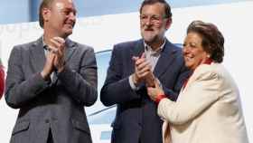 El presidente de la Generalidad Valenciana, Alberto Fabra; el presidente del Gobierno, Mariano Rajoy, y la alcaldesa de Valencia, Rita Barberá, en un acto del PP.