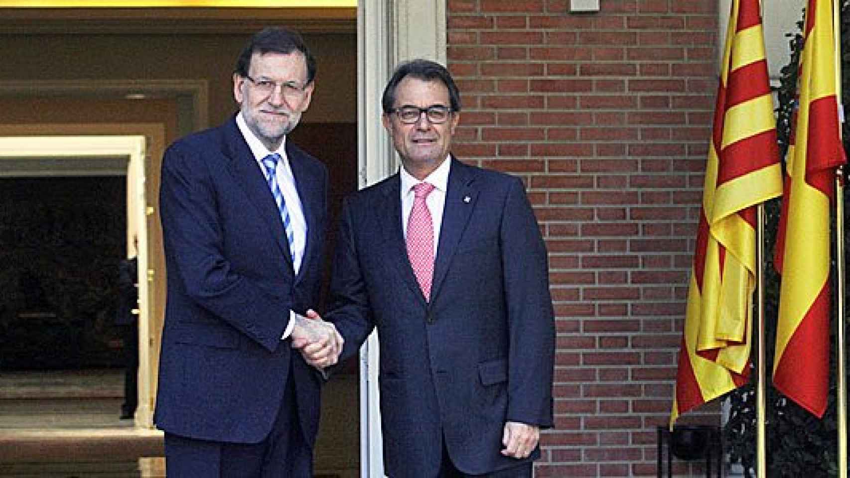 El presidente del Gobierno, Mariano Rajoy, recibe al presidente de la Generalidad, Artur Mas, en la Moncloa