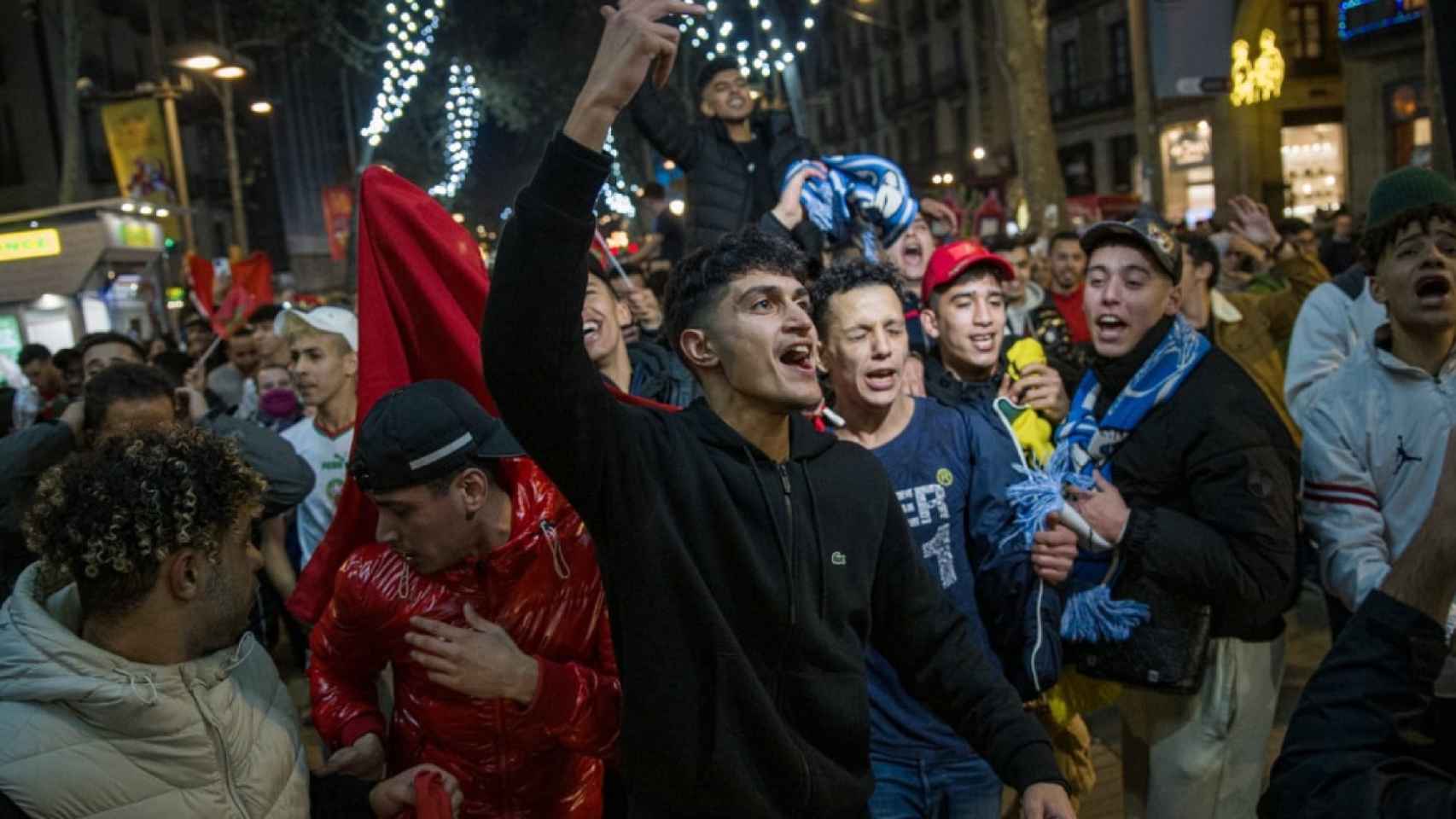 Centenares de personas celebran en La Rambla de Barcelona la victoria de Marruecos en el Mundial / EP