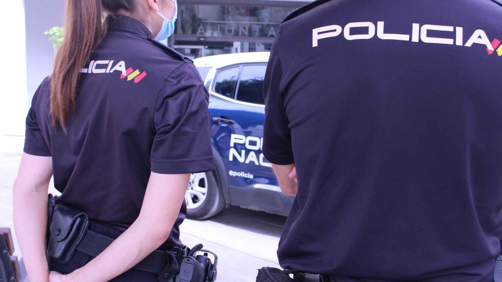 Cinco policías fuera de servicio salvan a un hombre tras sufrir un atragantamiento en Barcelona. Agentes de la Policía Nacional en una imagen de archivo / CNP