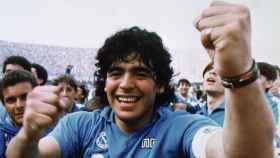 Diego Armando Maradona, el mítico '10' que siempre me pedía, con la camiseta del Nápoles / EP