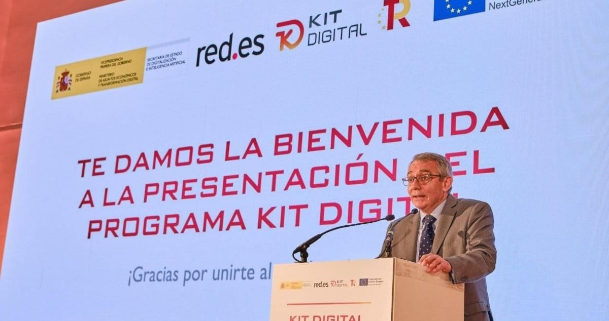El director general de Red.Es, Alberto Martínez Lacambra, presenta el Kit Digital / EP