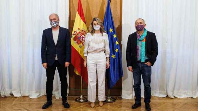 La ministra de Trabajo, Yolanda Díaz, y los secretarios confederales de CCOO y UGT, Unai Sordo (i.) y Josep Maria Álvarez (d.) / EP