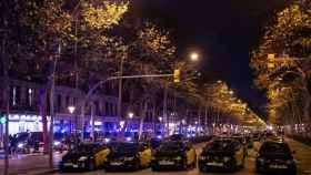 Dispositivo policial de los Mossos por el paro indefinido de los taxistas en Barcelona / EFE