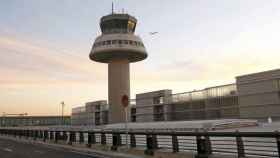 El exterior de la torre de control del aeropuerto de El Prat / EFE