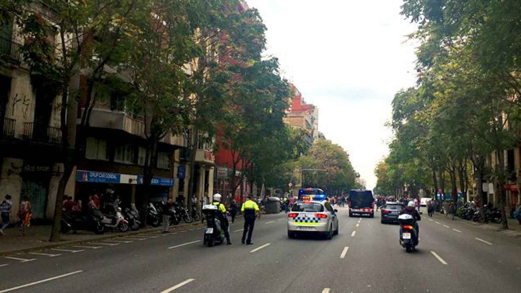 La calle Aragón de Barcelona cerrada en el centro de la ciudad el 3-O, la jornada del llamado 'paro de país' en el que el pequeño comercio de la zona bajó la persiana / CG