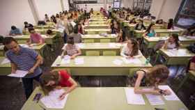 Estudiantes durante un examen, foto de archivo / EFE