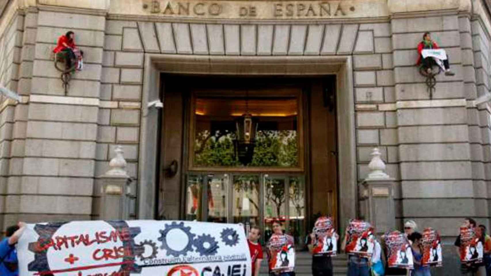 La sede del Banco de España en Barcelona durante una protesta antisistema / EFE