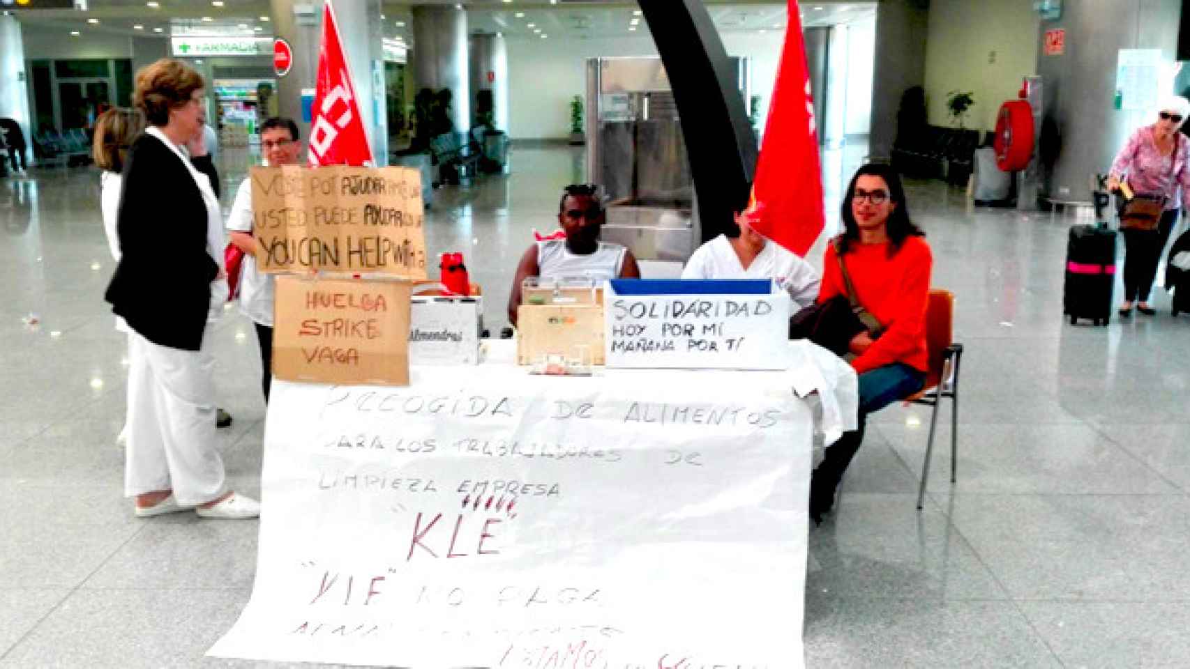 Trabajadores de Kle en huelga en el aeropuerto de Menorca / EP