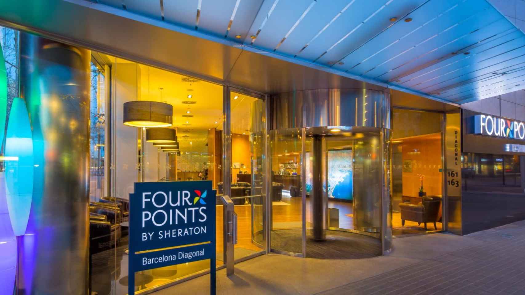 Entrada del hotel Four Point by Sheraton, del grupo de Enric Reyna, en Barcelona
